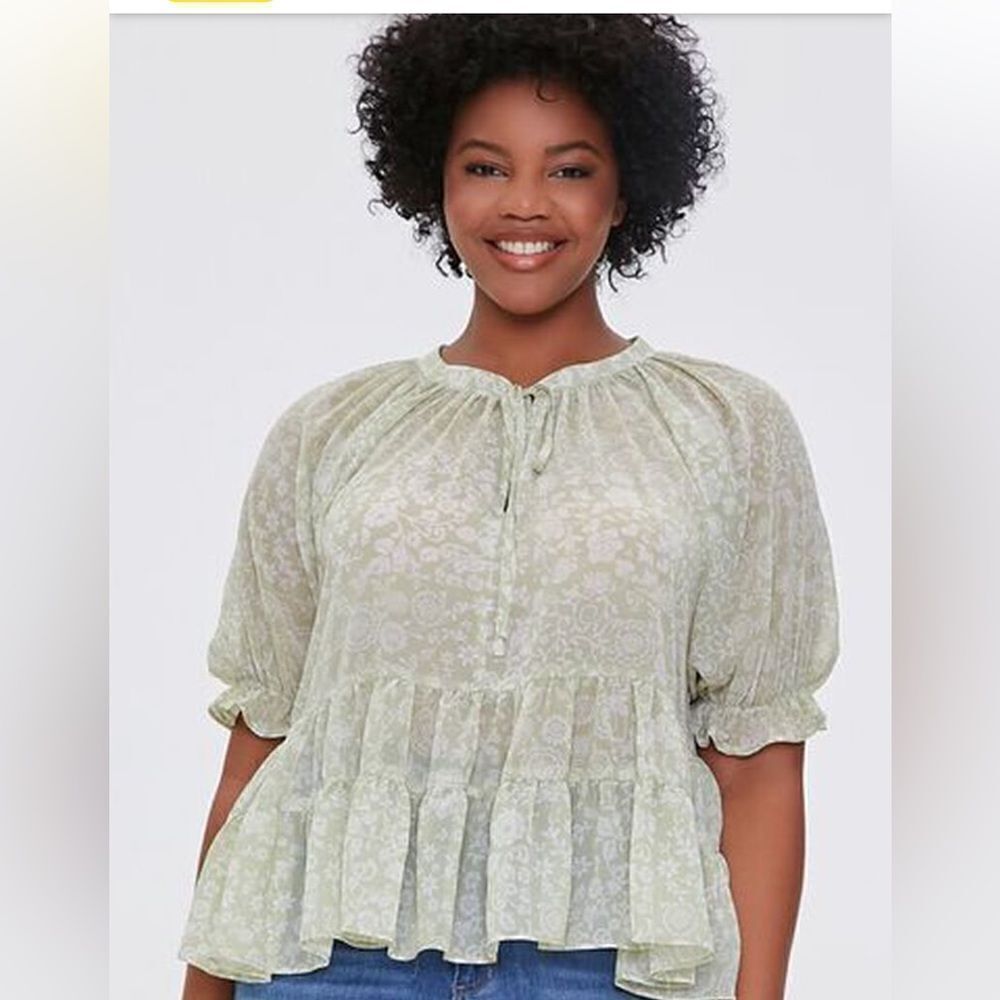 𝅺Forever 21 tiered Sage green patterned top with keyhole front and tie sz 0X
